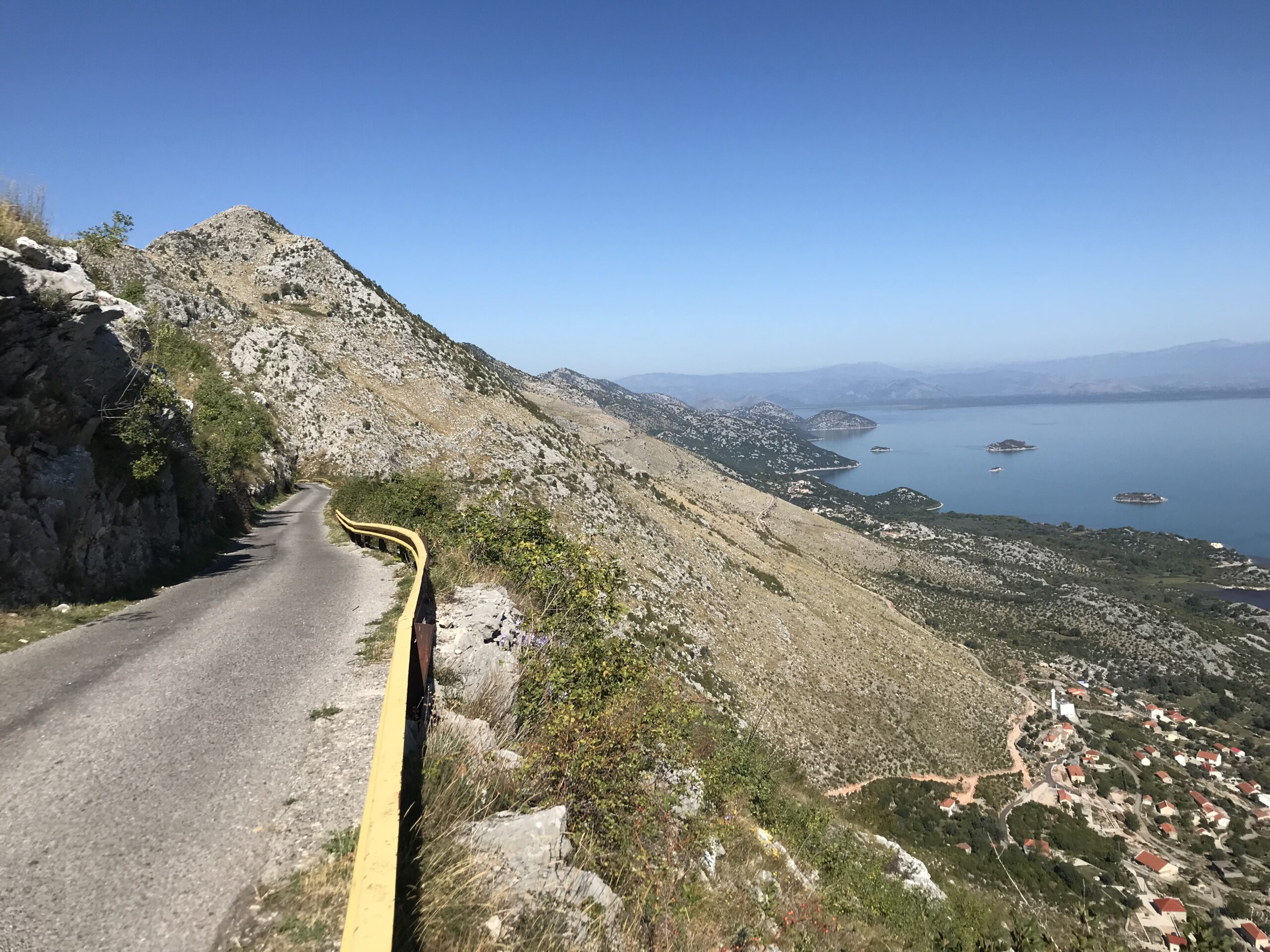 Skadorsko See, durch dessen Gewässer die Grenze Montenegro-Albanien führt